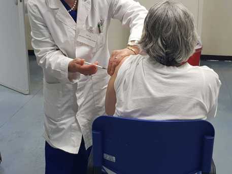 Informazioni utili per Prenotazione Vaccino covid 19 ai cittadini che hanno più di 70 anni
